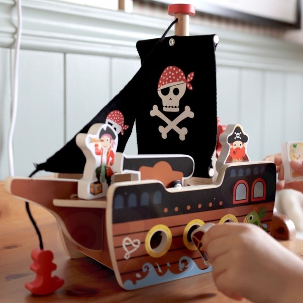 Medinio piratų laivo ir figūrėlių rinkinys, TOOKY TOY