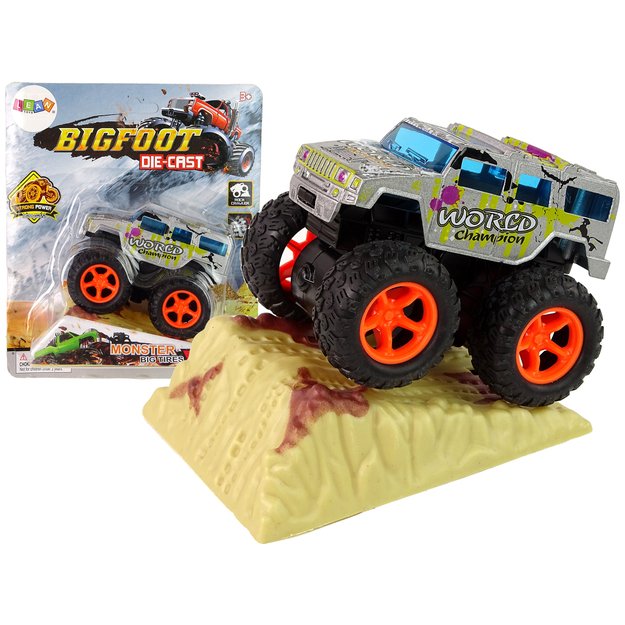 Visureigis Resorak Monster Truck su rampa