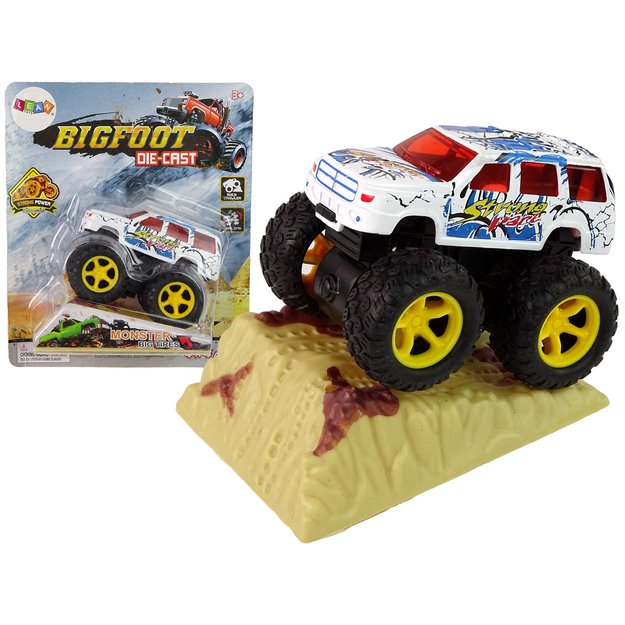 Visureigis Resorak Monster Truck su rampa